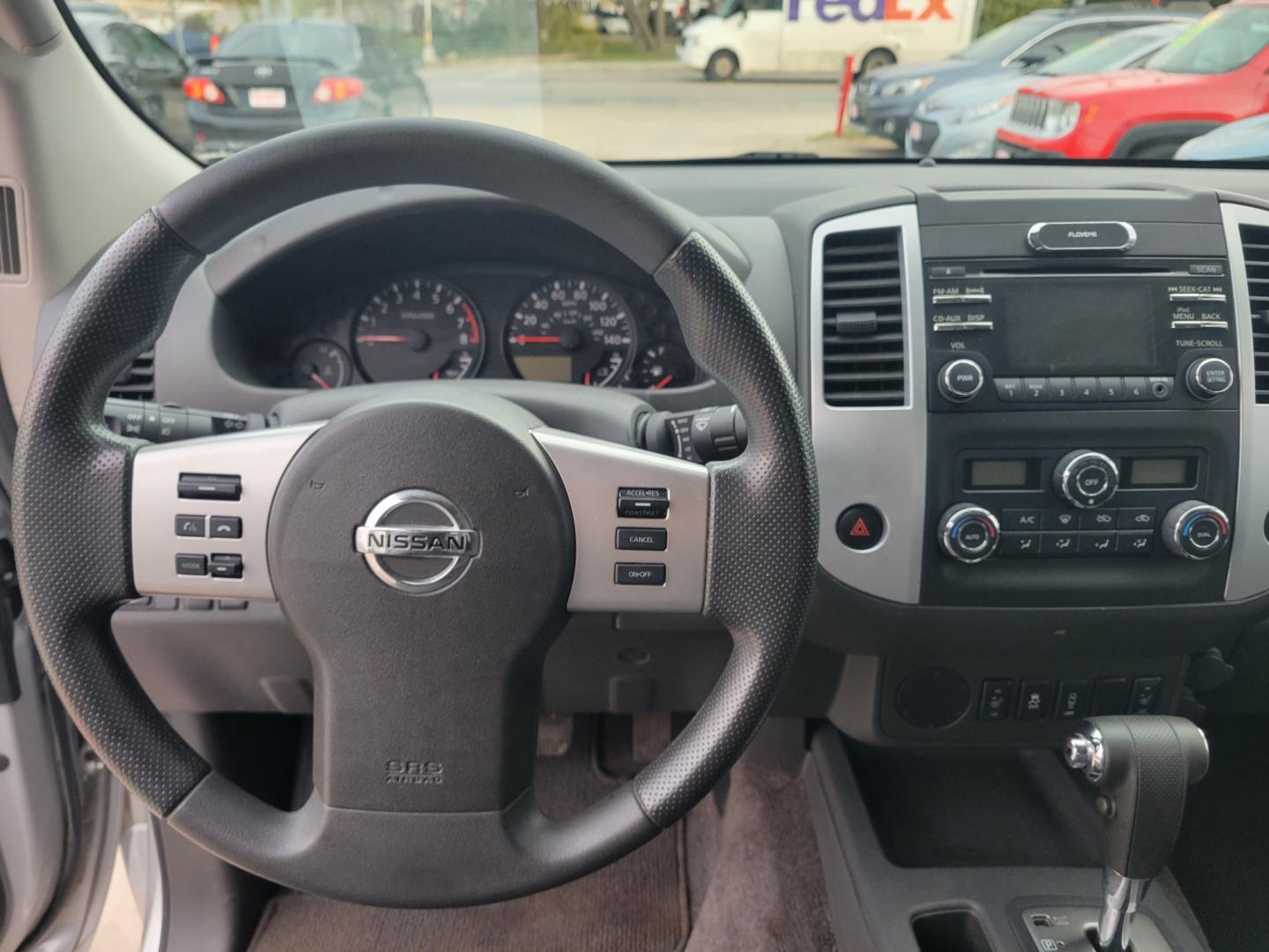 2014 SILVER Nissan Frontier SV 2WD (1N6AD0CU8EN) with an 4.0L V6 DOHC 24V engine, Automatic transmission, located at 503 West Court, Seguin, TX, 78155, (830) 379-3373, 29.568621, -97.969803 - Photo#5